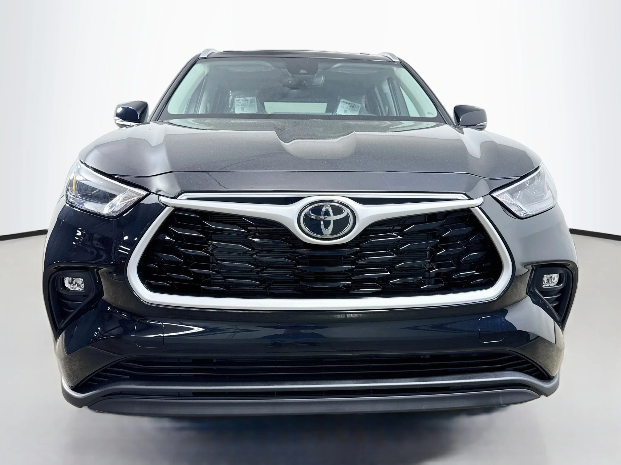 New 2026 Midnight Black Metallic Toyota XLE image 2