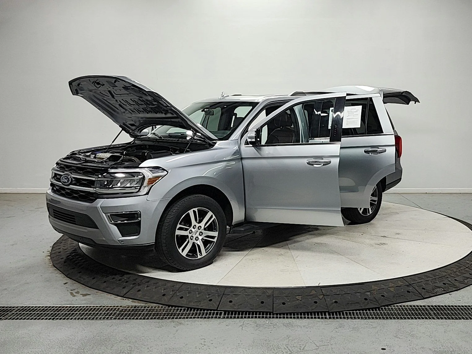 Used 2024 Silver Ford Limited image 12