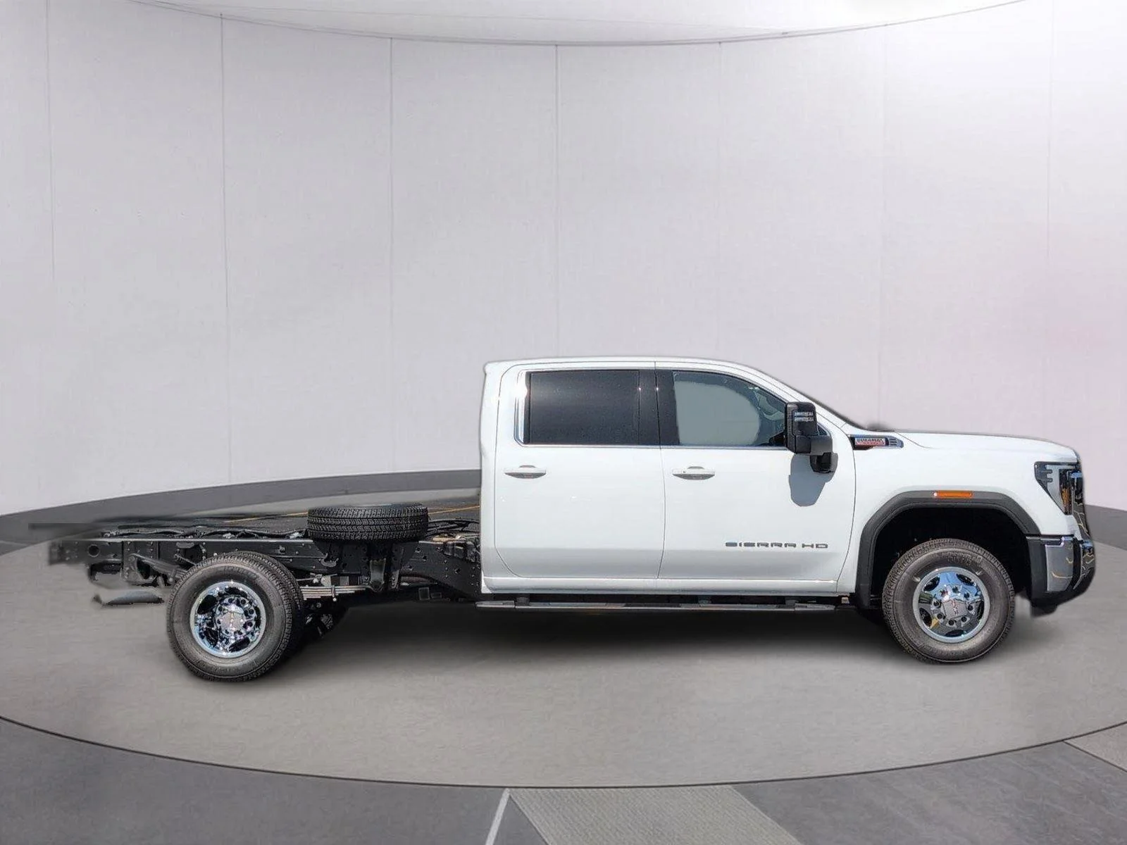 New 2026 Summit White GMC SLE image 5