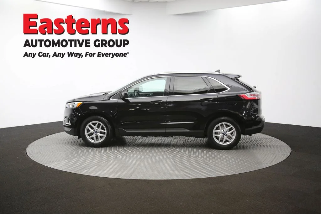 Used 2022 Black Ford SEL image 59