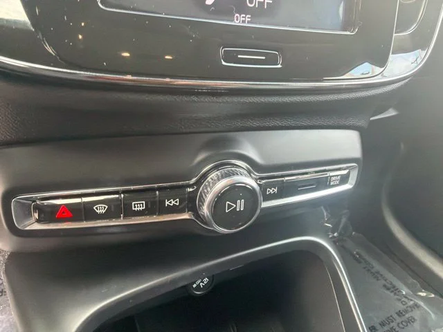 Used 2020 Black Volvo Momentum image 13