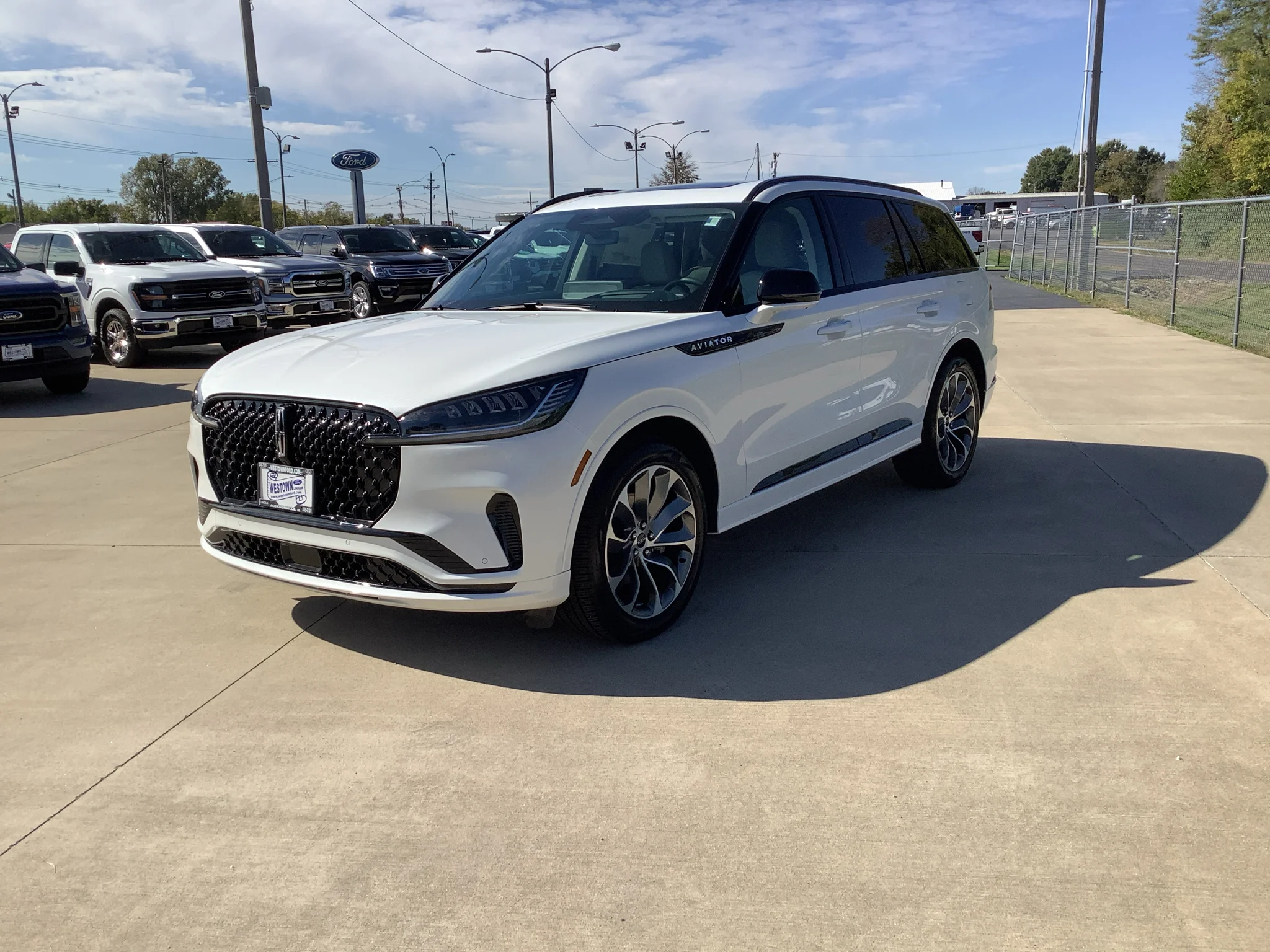 New 2027 Pristine White Metallic Tri-Coat Lincoln Premiere image 7
