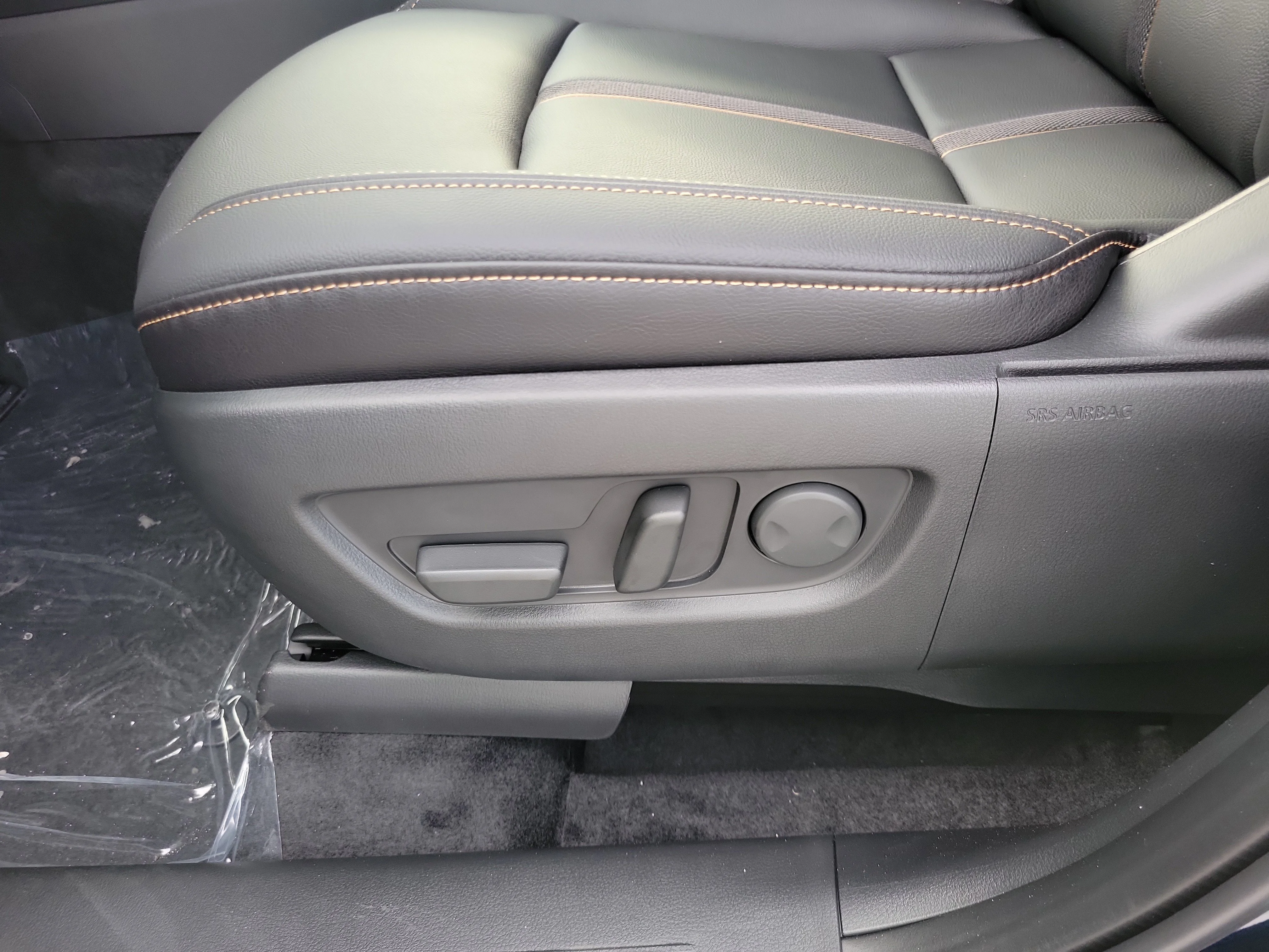 New 2026 Rhodium White Premium Mazda 3.3 Turbo Select AWD image 11