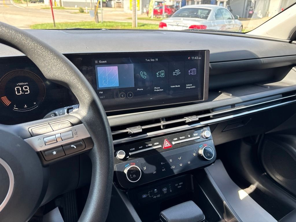 Used 2025 Green Hyundai SEL image 24