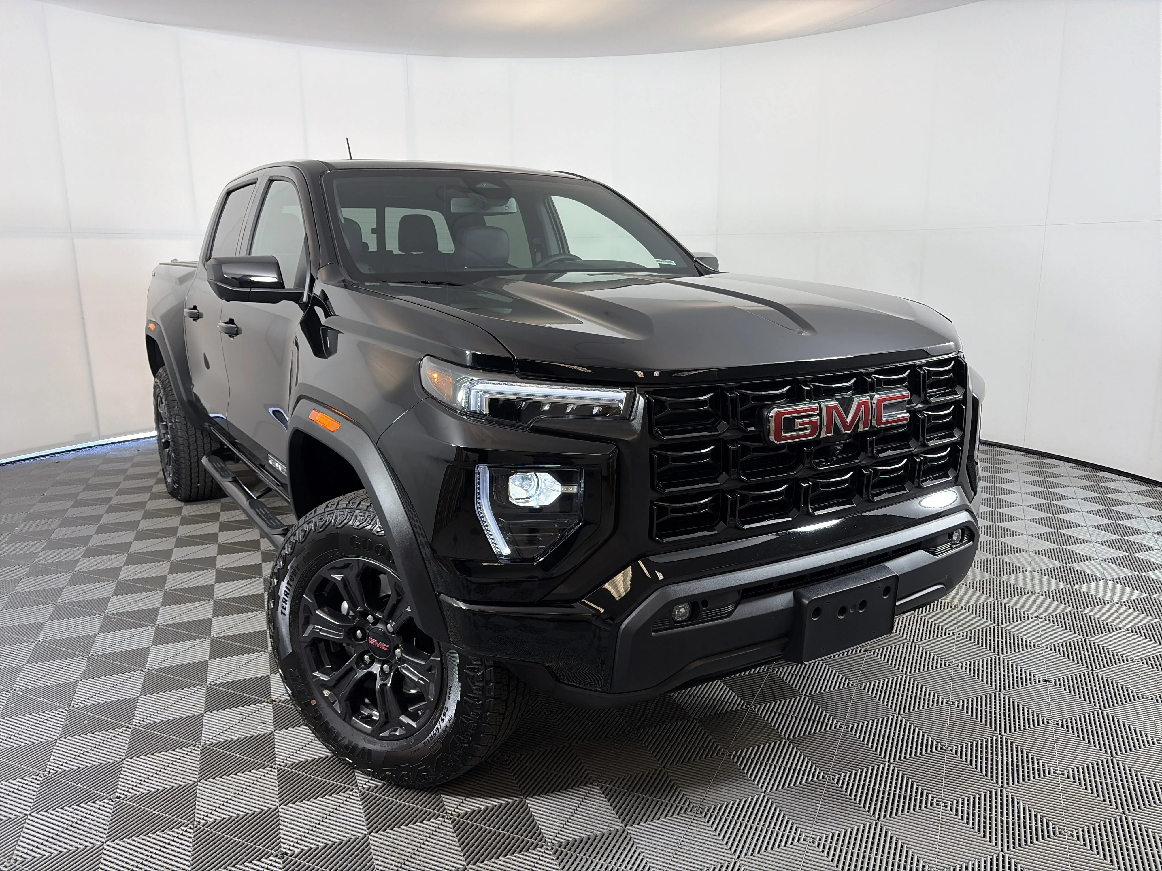 2024 GMC Canyon 4WD Elevation Crew Cab Short Box's photo