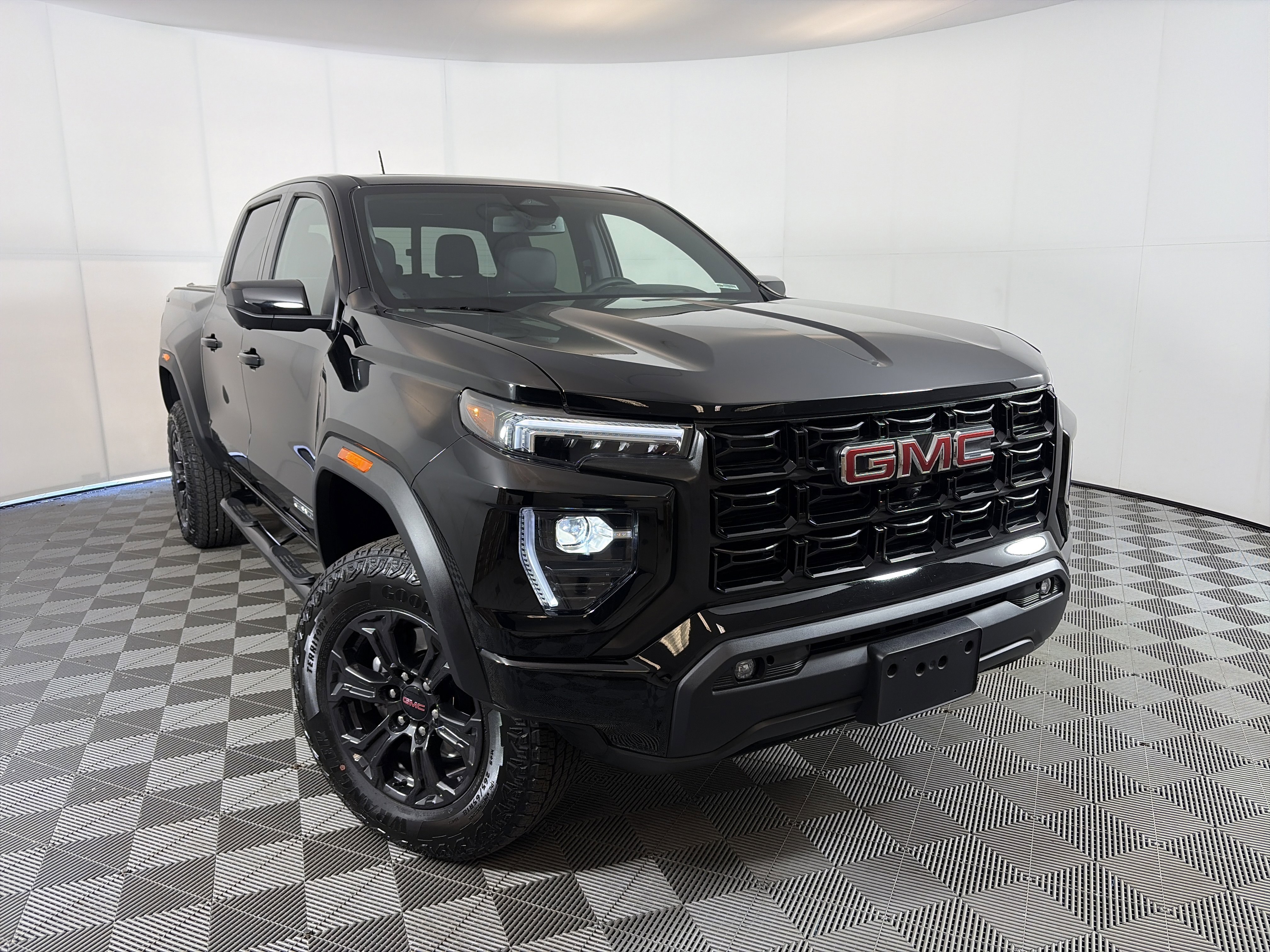 2024 GMC Canyon 4WD Elevation Crew Cab Short Box's photo