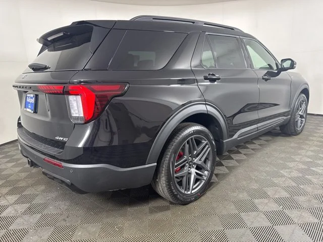 New 2026 Agate Black Metallic Ford ST-Line image 3