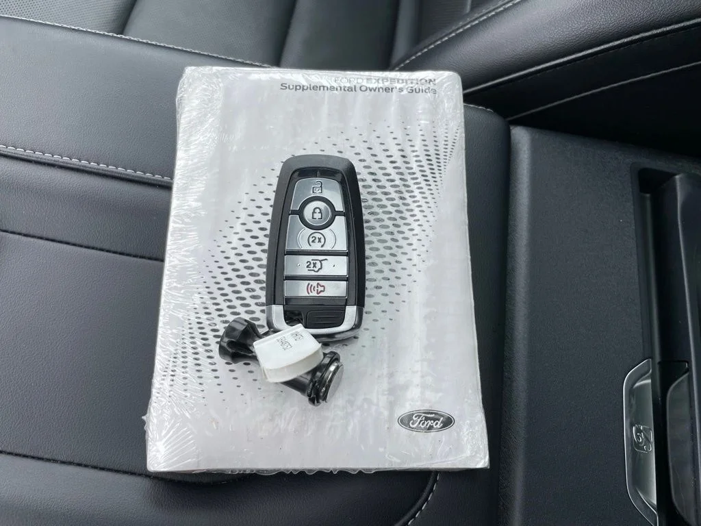Used 2025 Silver Metallic Ford Platinum image 56