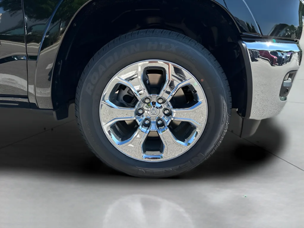 New 2026 Diamond Black Crystal Pearl-Coat Exterior Paint RAM Big Horn/Lone Star image 18