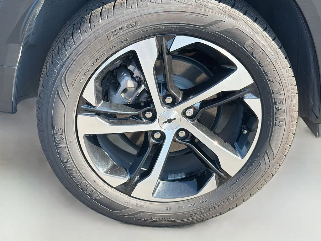 Used 2025 Sterling Gray Metallic Chevrolet 1RS image 9