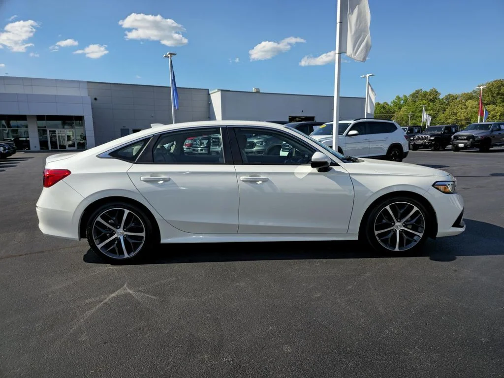 Used 2024 White Honda Touring image 8