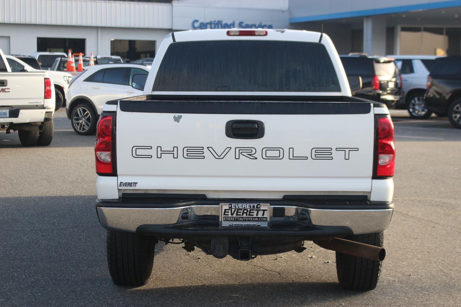 Used 2007 Summit White Chevrolet Work Truck image 6