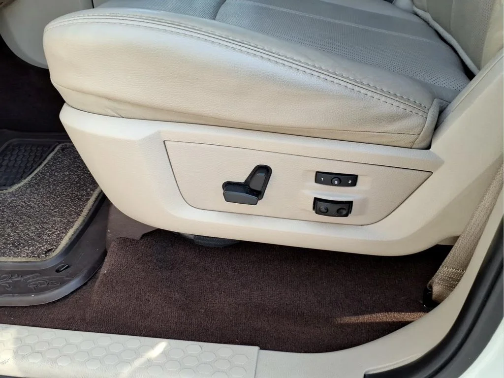 Used 2018 White Ram Laramie image 20