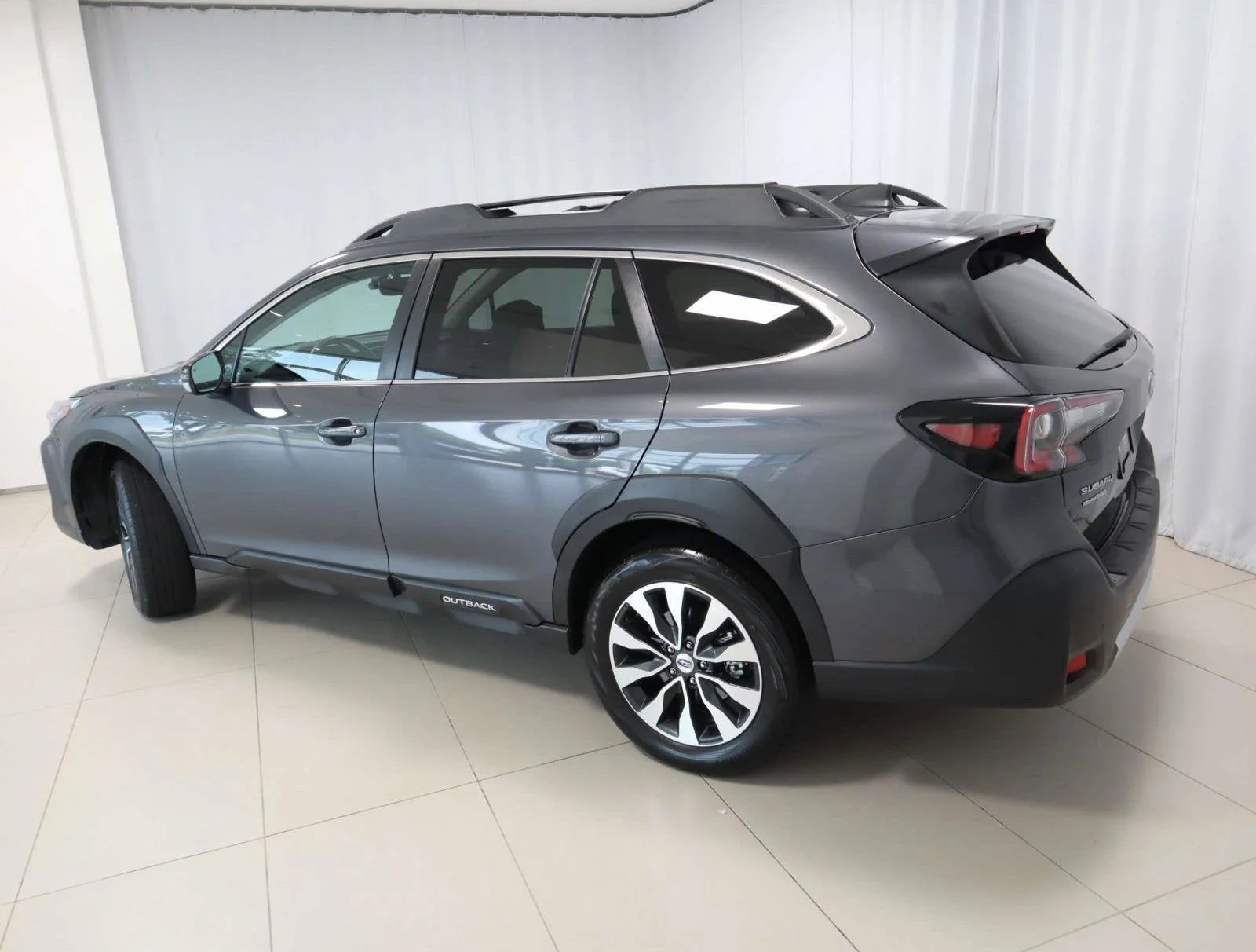 Used 2024 Magnetite Gray Metallic Subaru Limited image 3