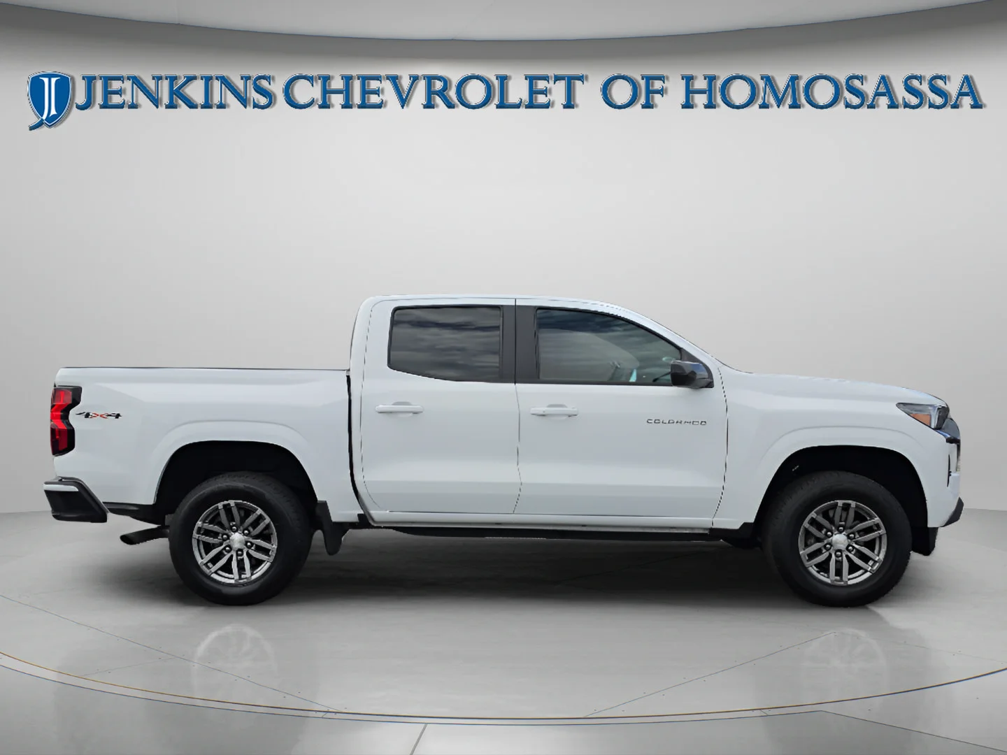 Used 2023 Summit White Chevrolet 4WD LT image 3