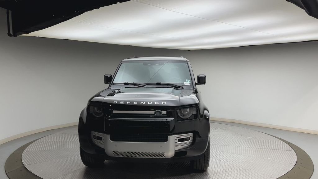 Certified Used 2025 Santorini Black Metallic Land Rover S image 7