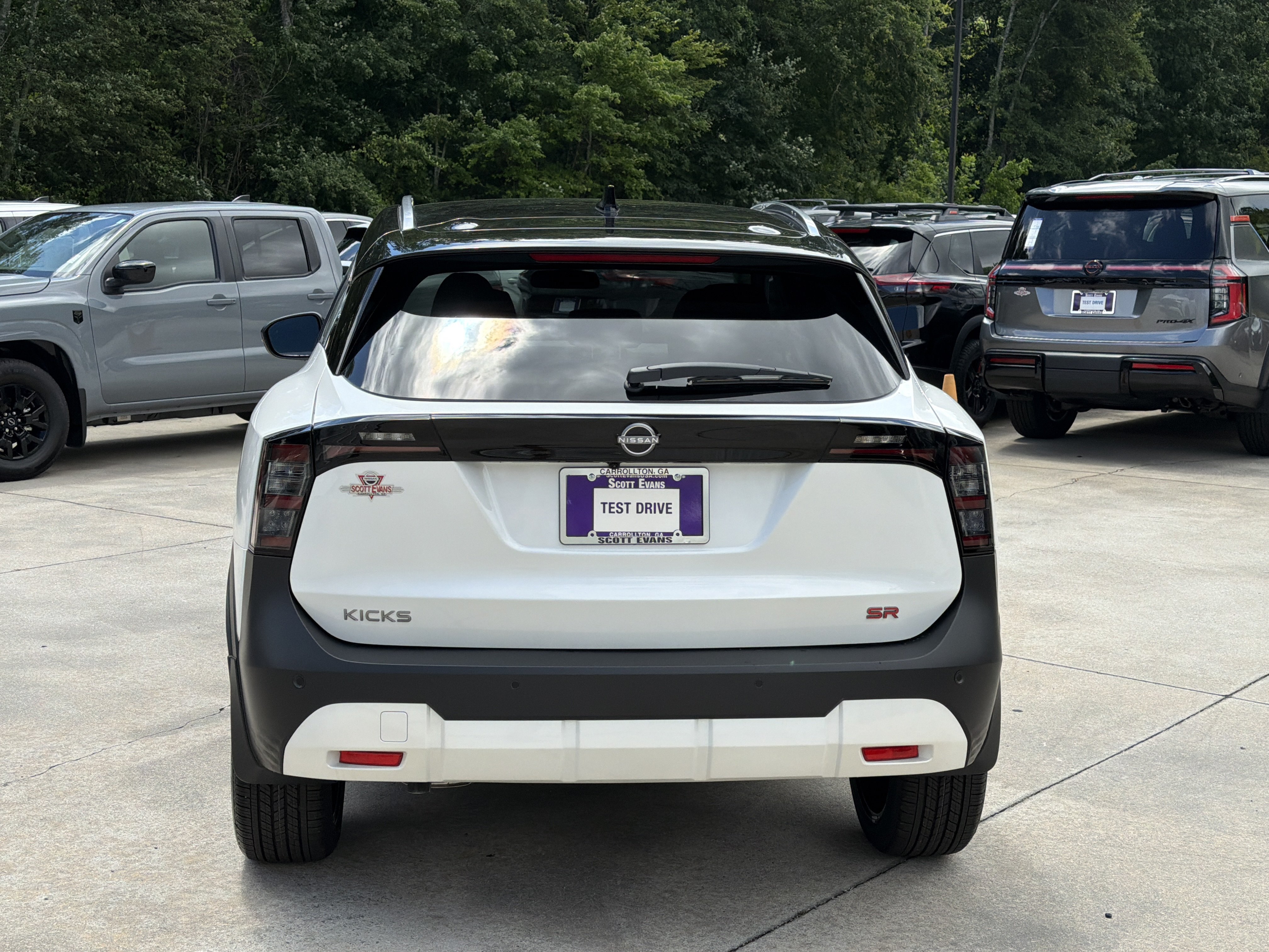 New 2026 Aspen White Tricoat/Super Black Nissan SR image 7