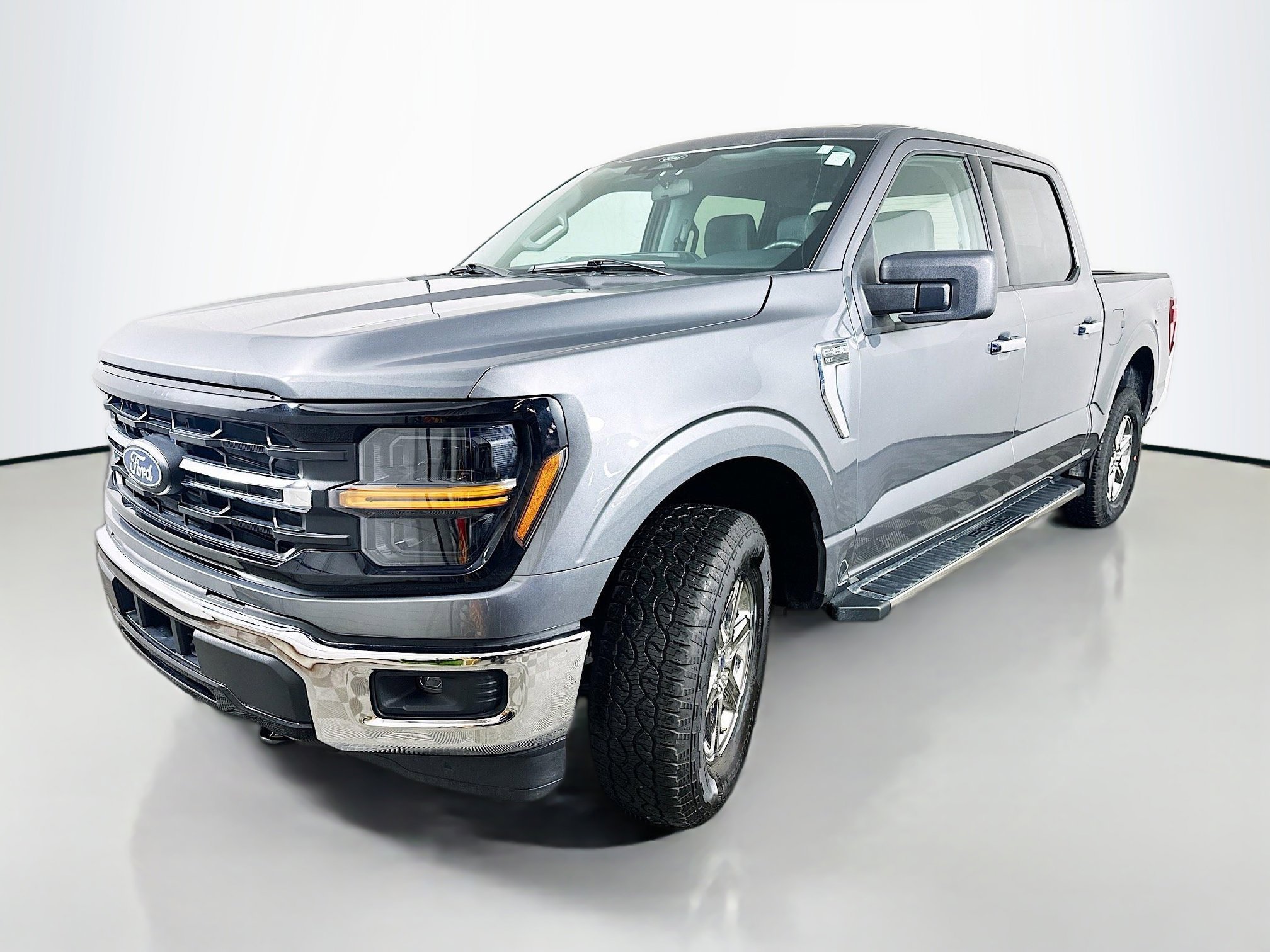 Used 2025 Gray Metallic Ford XLT image 3