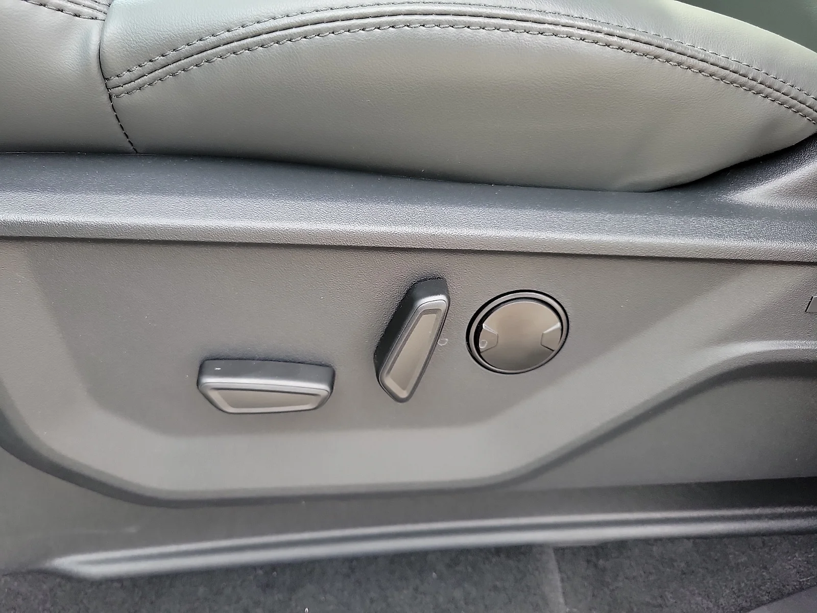 New 2026 Star White Metallic Tri-Coat Ford Active image 13