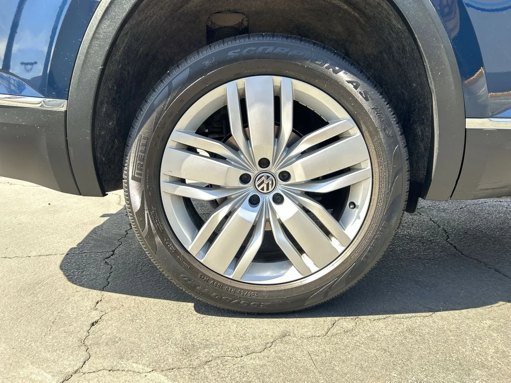 Used 2019 Blue Volkswagen SEL image 26