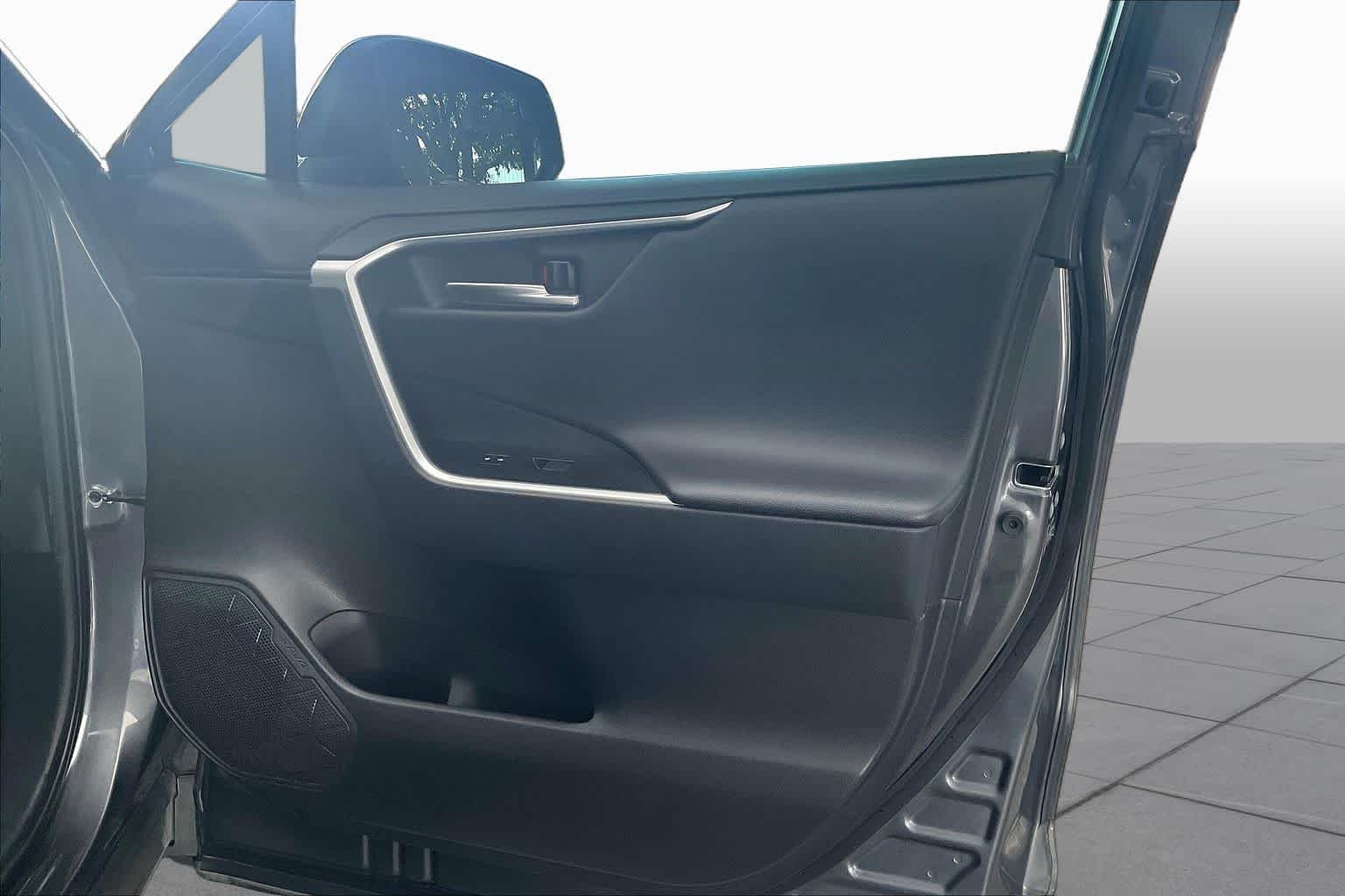 2021 Toyota RAV4 XSE - Photo 23