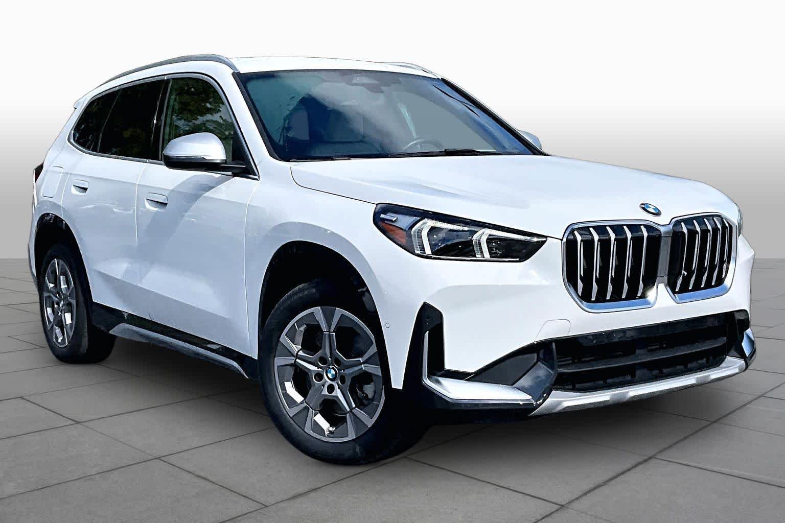 Certified Used 2023 Alpine White BMW xDrive28i image 3