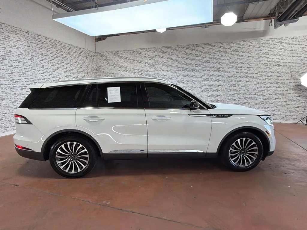 Used 2023 Pristine White Metallic Tri-Coat Lincoln Reserve image 8