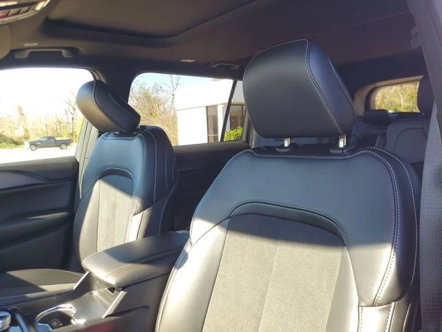 New 2025 Velvet Red Pearl-Coat Exterior Paint Jeep Altitude X image 14