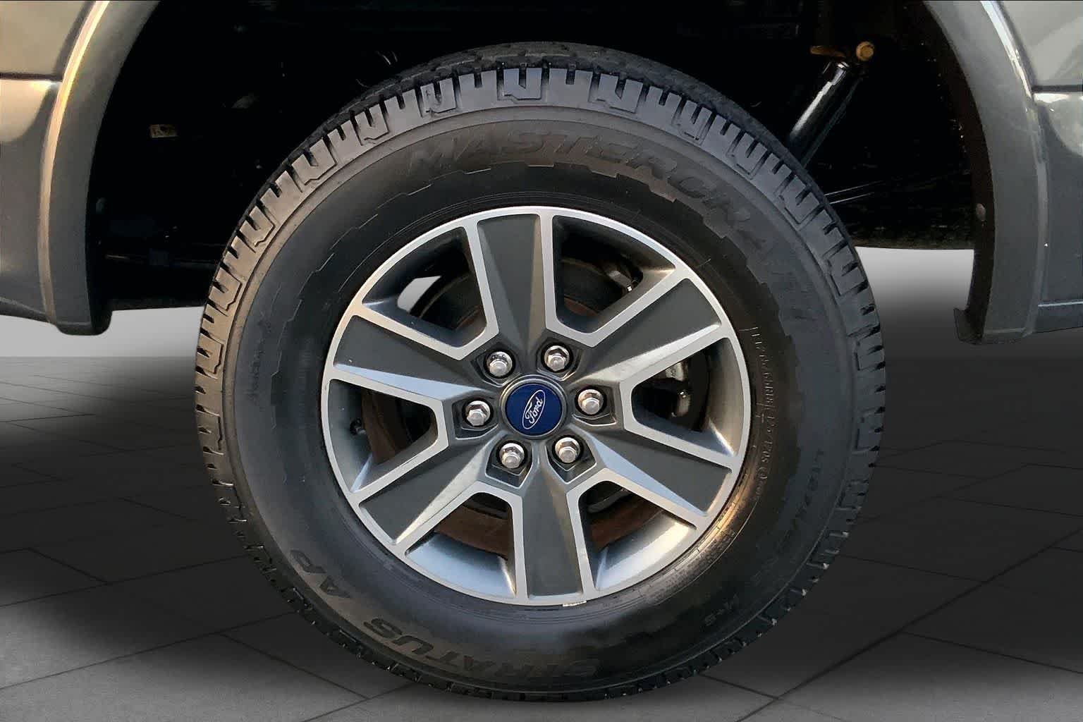 Used 2018 Magnetic Ford LARIAT image 11