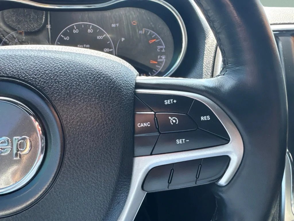 Used 2018 Bright White Clearcoat Jeep Laredo E image 18