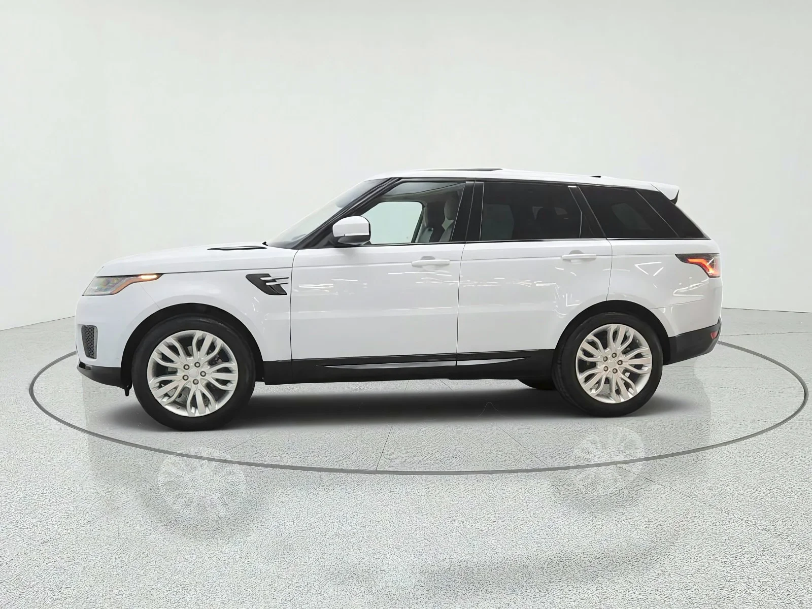 Used 2018 Yulong White Metallic Land Rover Td6 Diesel HSE image 8