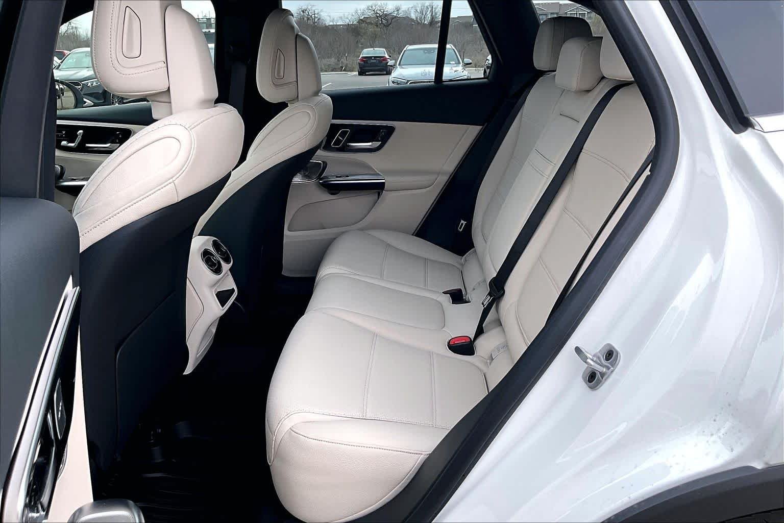 New 2026 Polar White Mercedes-Benz GLC 300 image 19