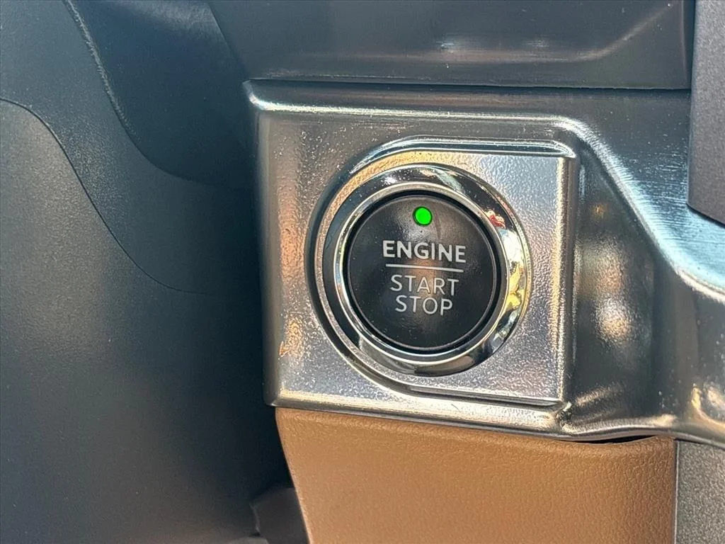 Used 2023 White Ford Lariat image 36