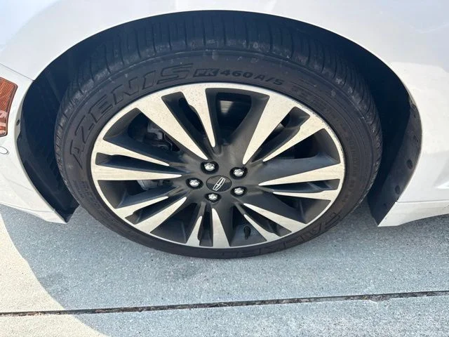 Used 2019 White Lincoln Reserve image 5