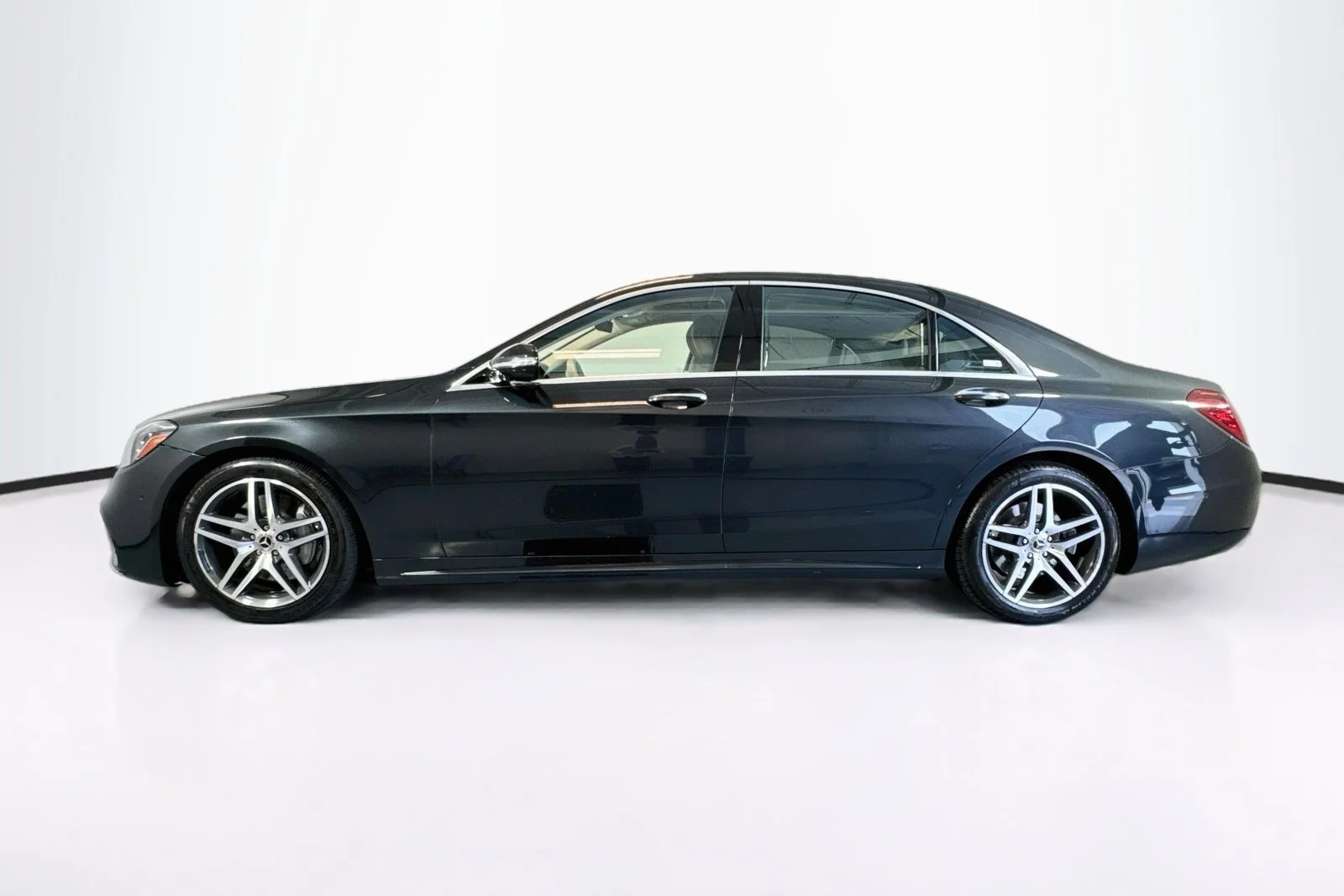 Used 2018 Magnetite Black Metallic Mercedes-Benz S 560 image 8