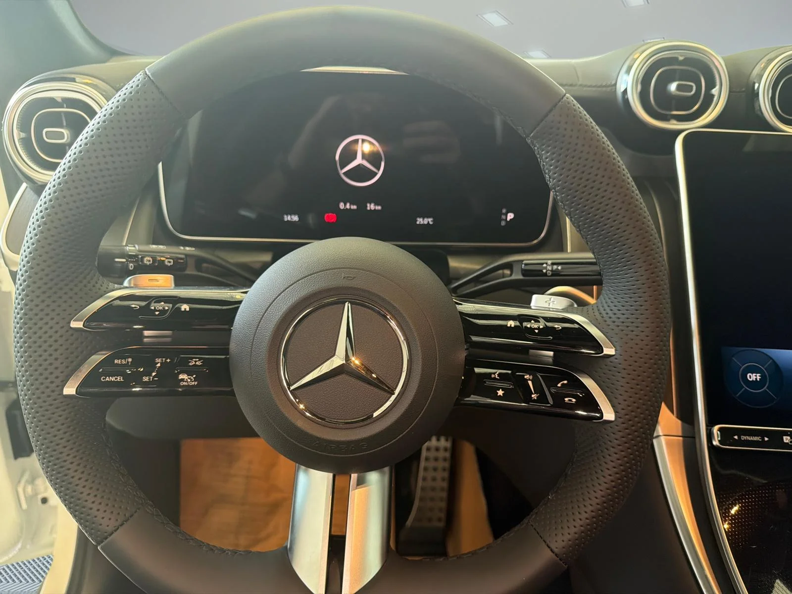 New 2026 White Mercedes-Benz GLC 300 4MATIC SUV image 16