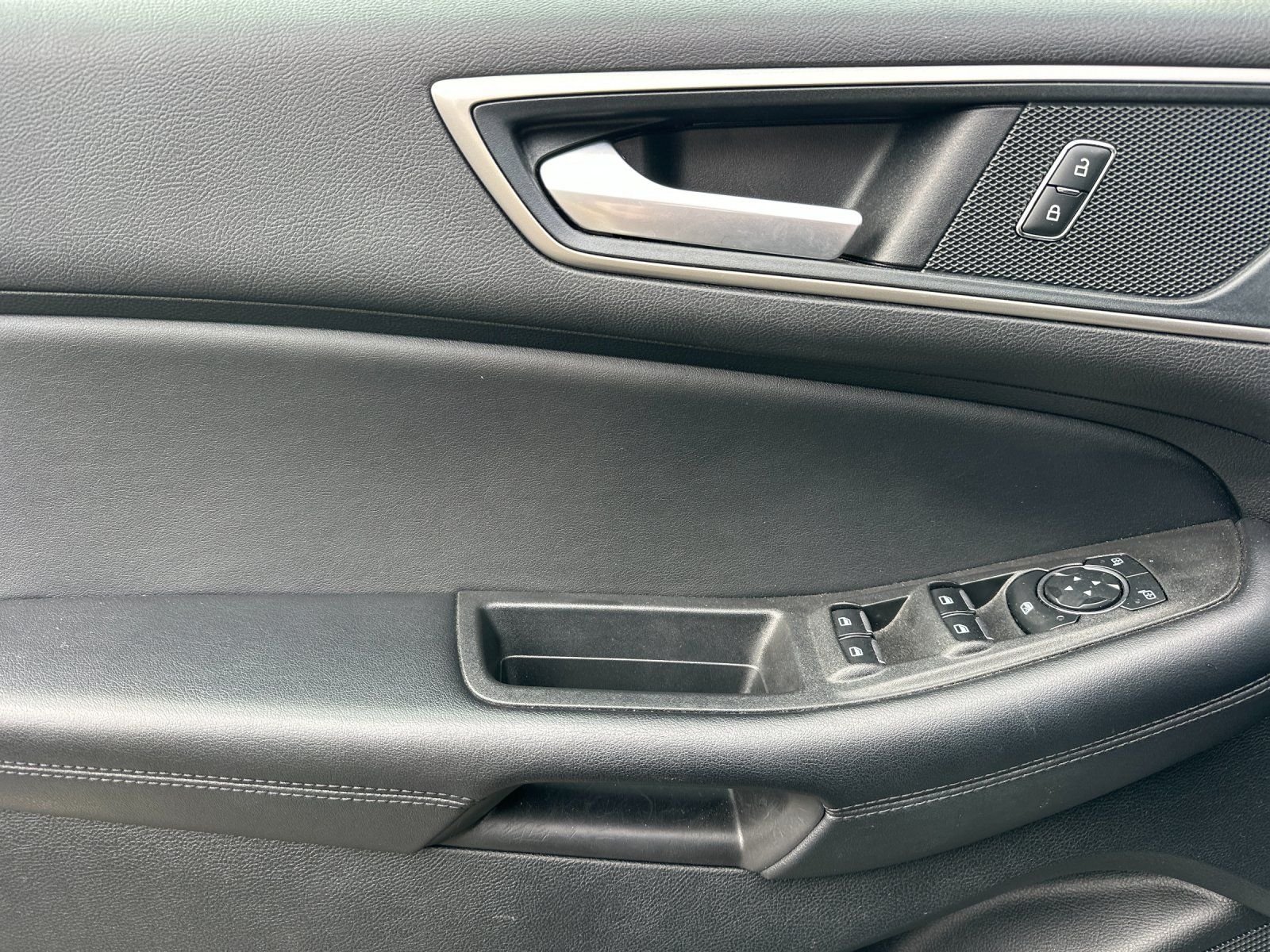 Used 2024 Gray Ford SEL image 10