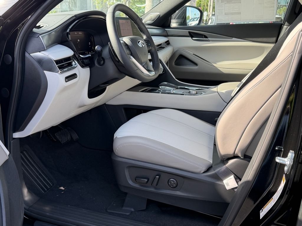 New 2027 BLACK OBSIDIAN INFINITI Luxe AWD image 13