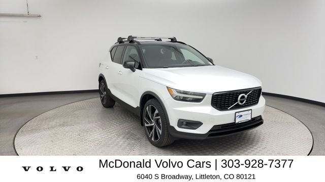 Used 2019 White Volvo R-Design image 8