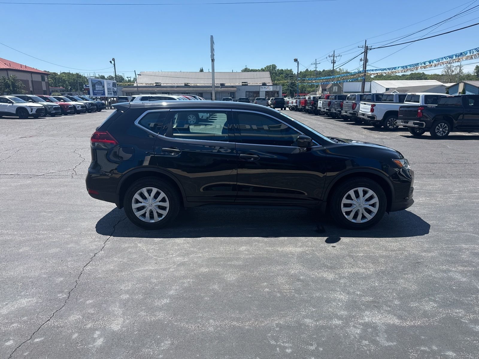 Used 2018  Nissan S image 8