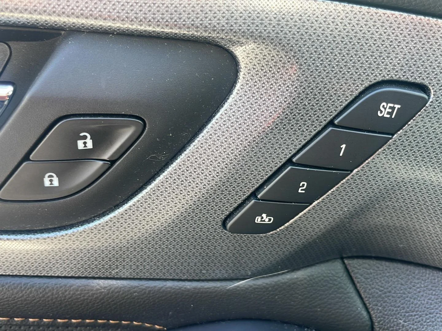 Used 2018 Iridescent Pearl Tricoat Chevrolet Premier image 7
