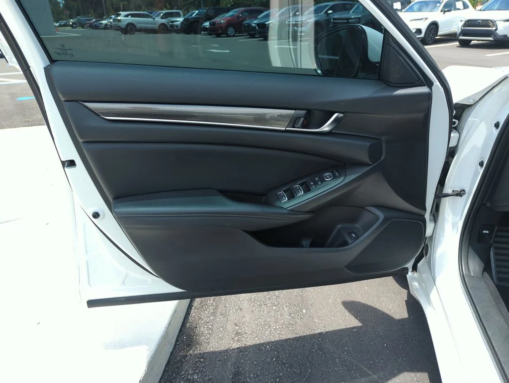 Used 2018  Honda Sport image 18
