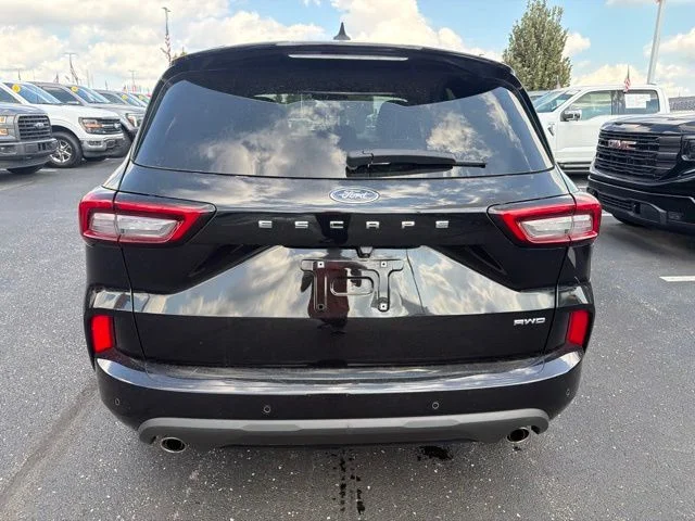 Used 2023 Agate Black Metallic Ford ST-Line image 3