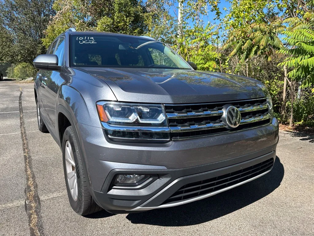 Used 2019 Gray Volkswagen 3.6L V6 SE image 1