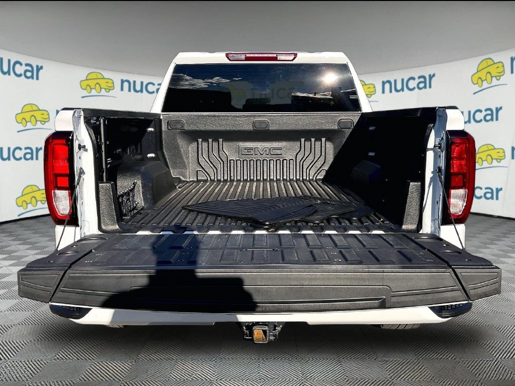 Used 2024 White GMC Elevation image 31