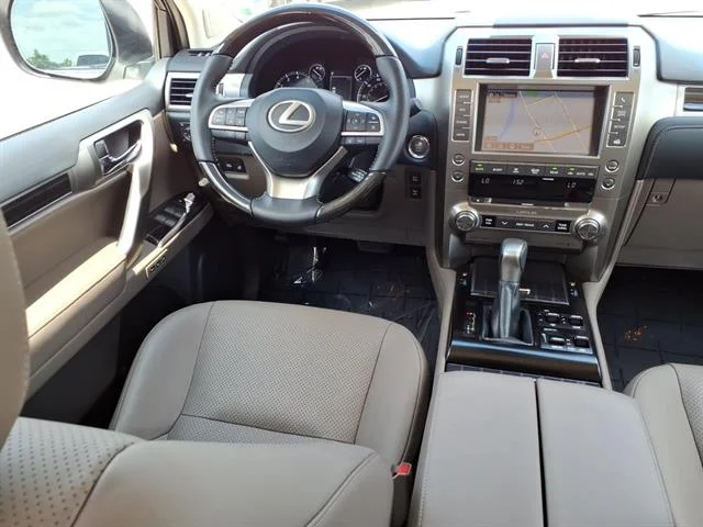 Used 2020 Starfire Pearl Lexus Luxury image 4