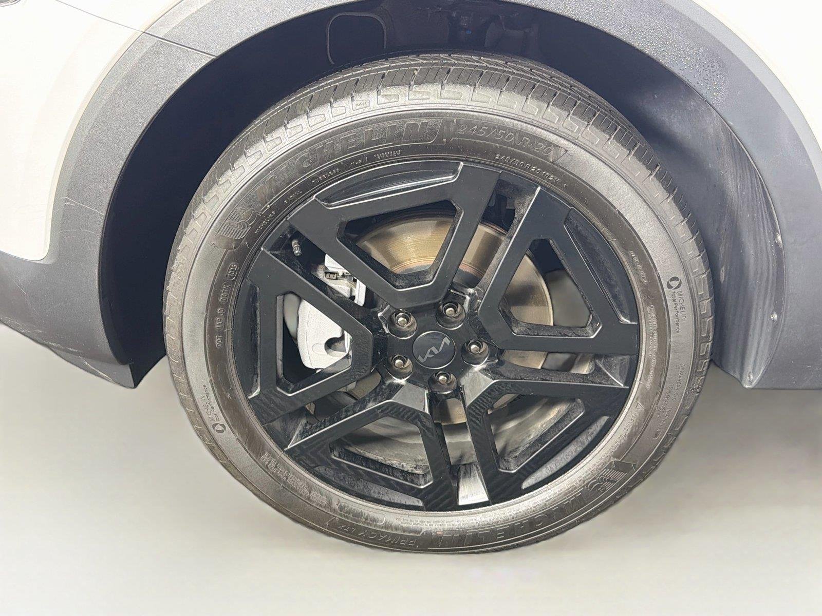 Used 2025  Kia EX X-Line image 34