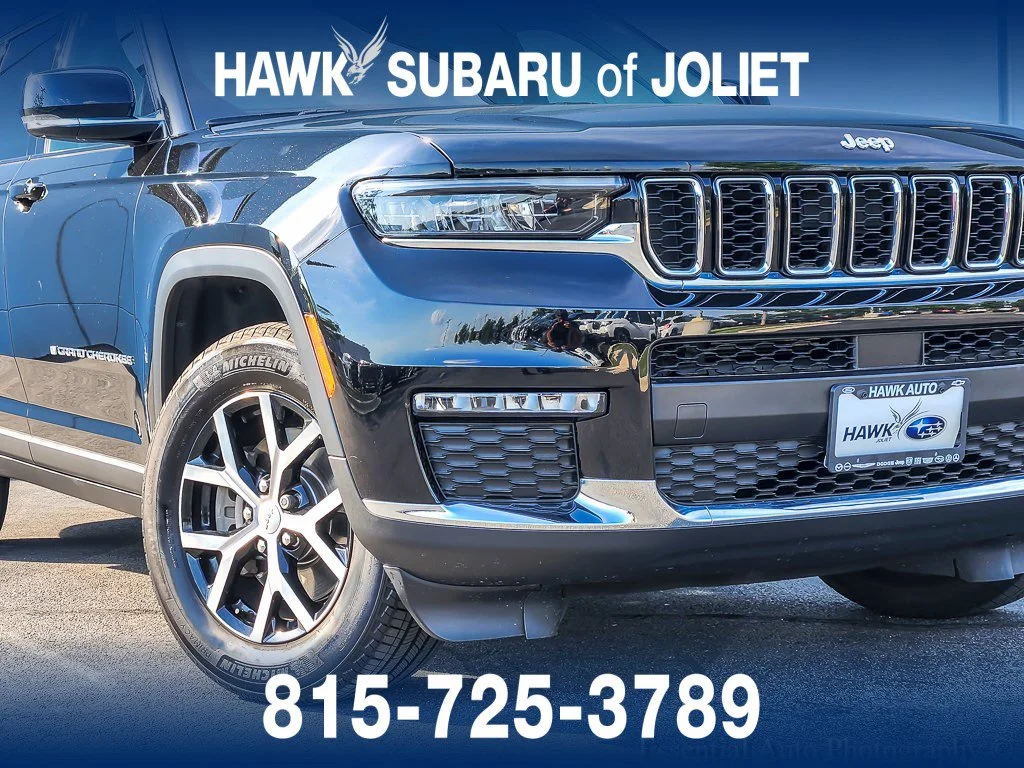 Used 2023 Diamond Black Crystal Pearlcoat Jeep Limited image 2