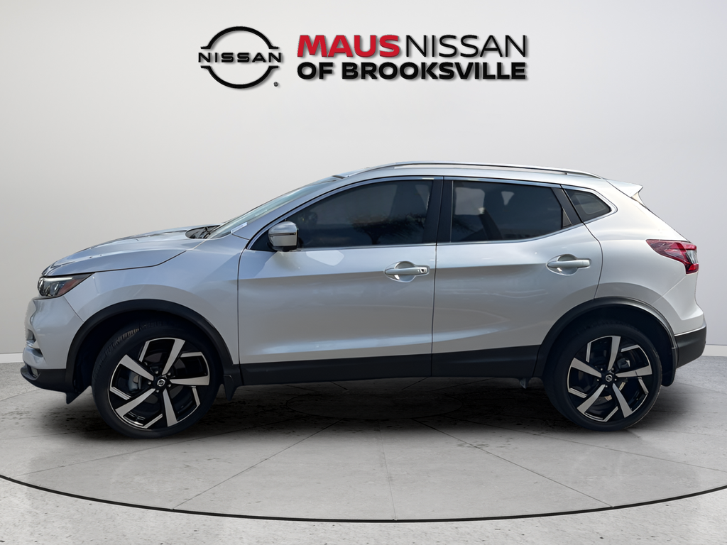 Used 2022 Silver Nissan SL image 5