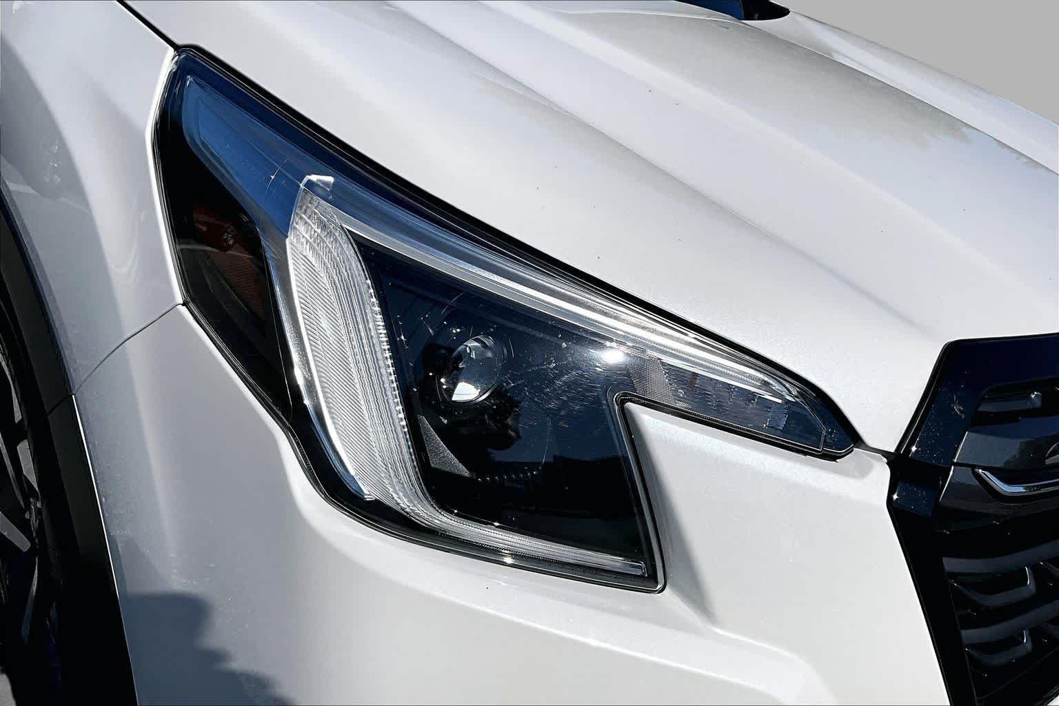 Used 2022 Crystal White Pearl Subaru Touring image 28